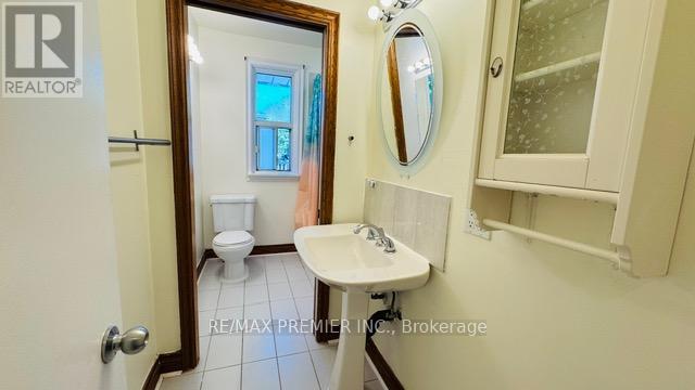 Photo 19 of Main 60 Maralim Road, Richmond Hill ON