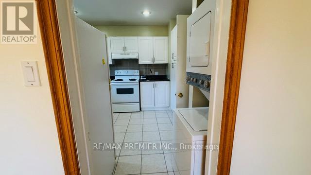 Photo 9 of Main 60 Maralim Road, Richmond Hill ON