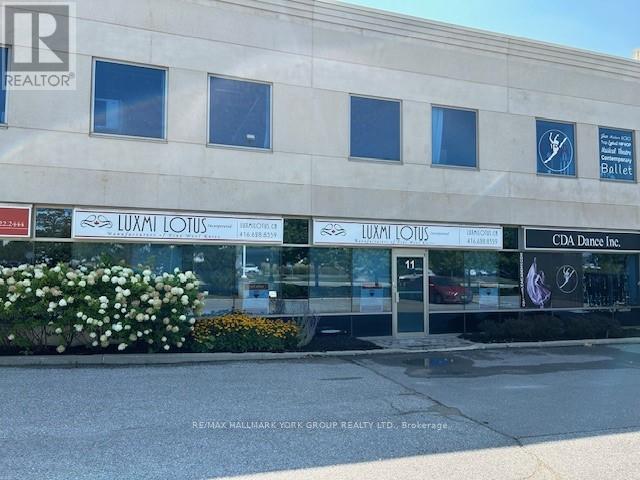 Photo 1 of 11 125 Don Hillock Drive, Aurora ON