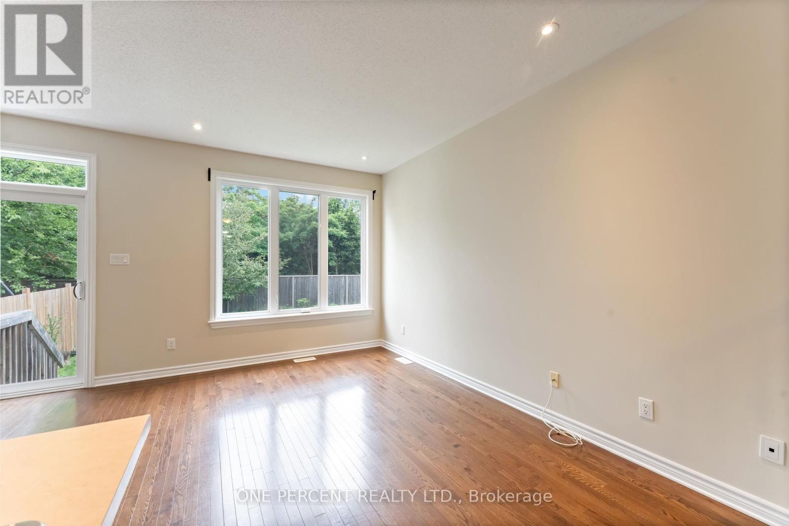 Photo 10 of 213 Via San Marino Street, Ottawa ON