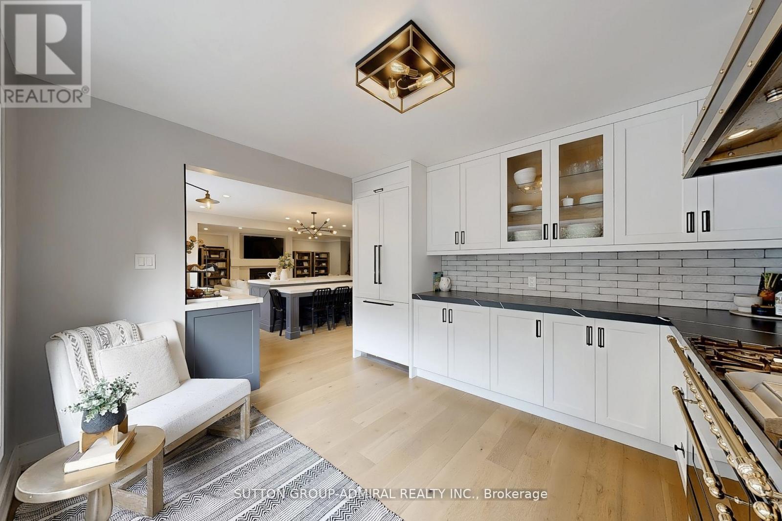 Photo 13 of 18 Tannery Court, Richmond Hill ON