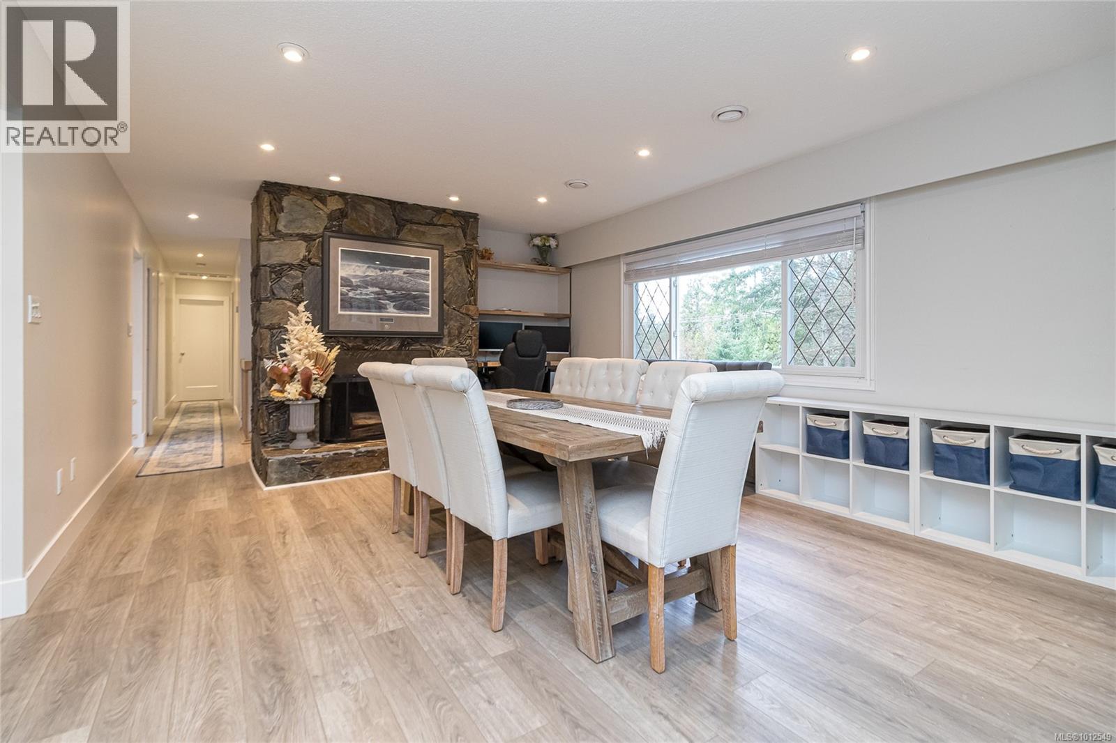  1077 Lands End Road, North Saanich