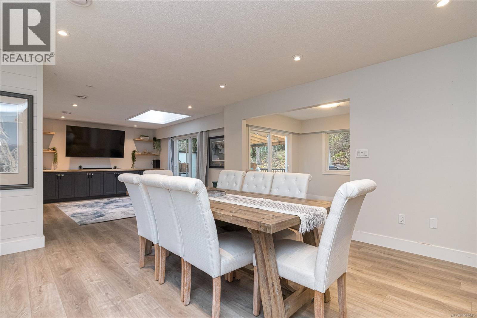  1077 Lands End Road, North Saanich