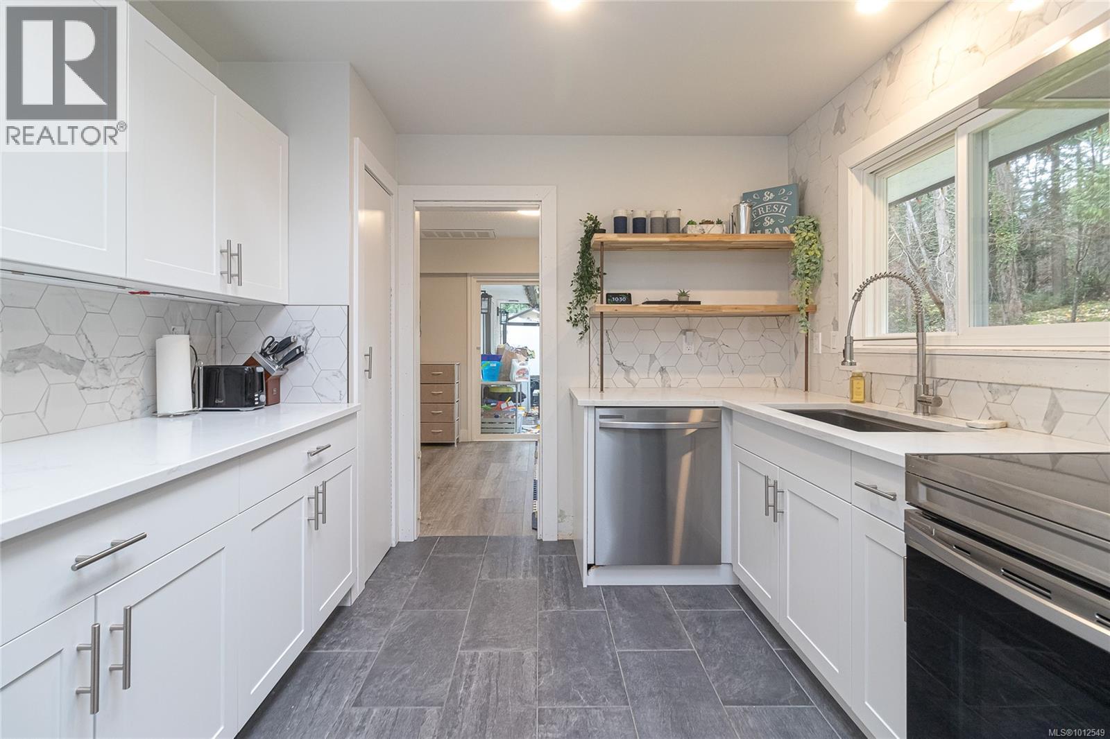  1077 Lands End Road, North Saanich