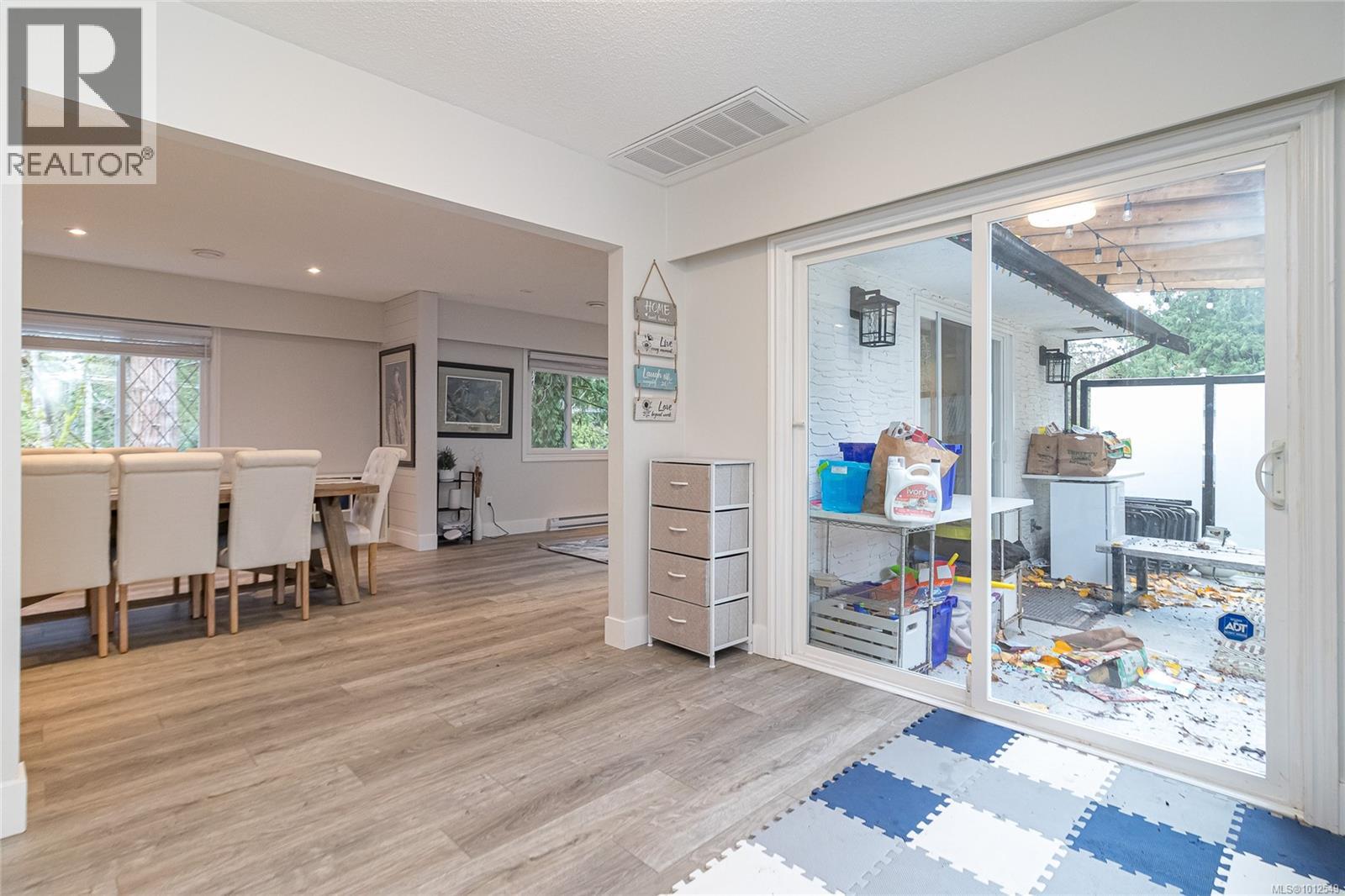  1077 Lands End Road, North Saanich