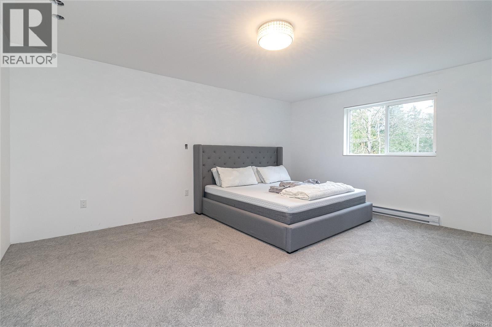  1077 Lands End Road, North Saanich