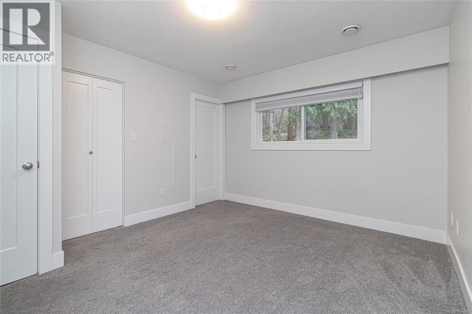  1077 Lands End Road, North Saanich