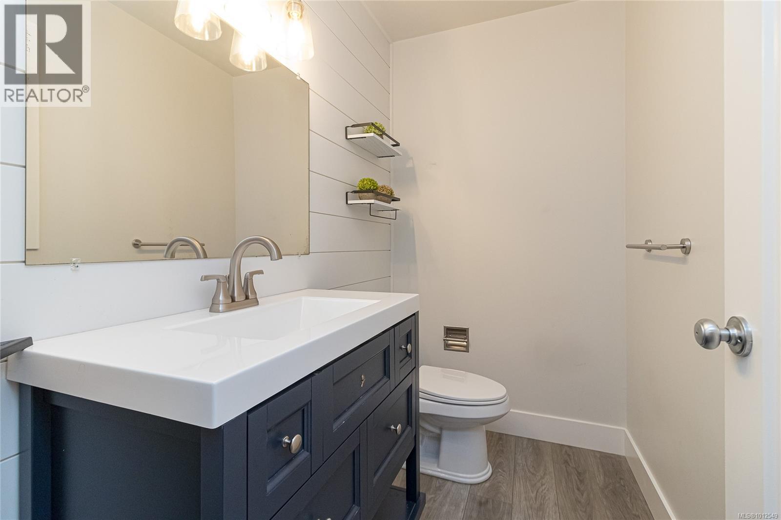  1077 Lands End Road, North Saanich