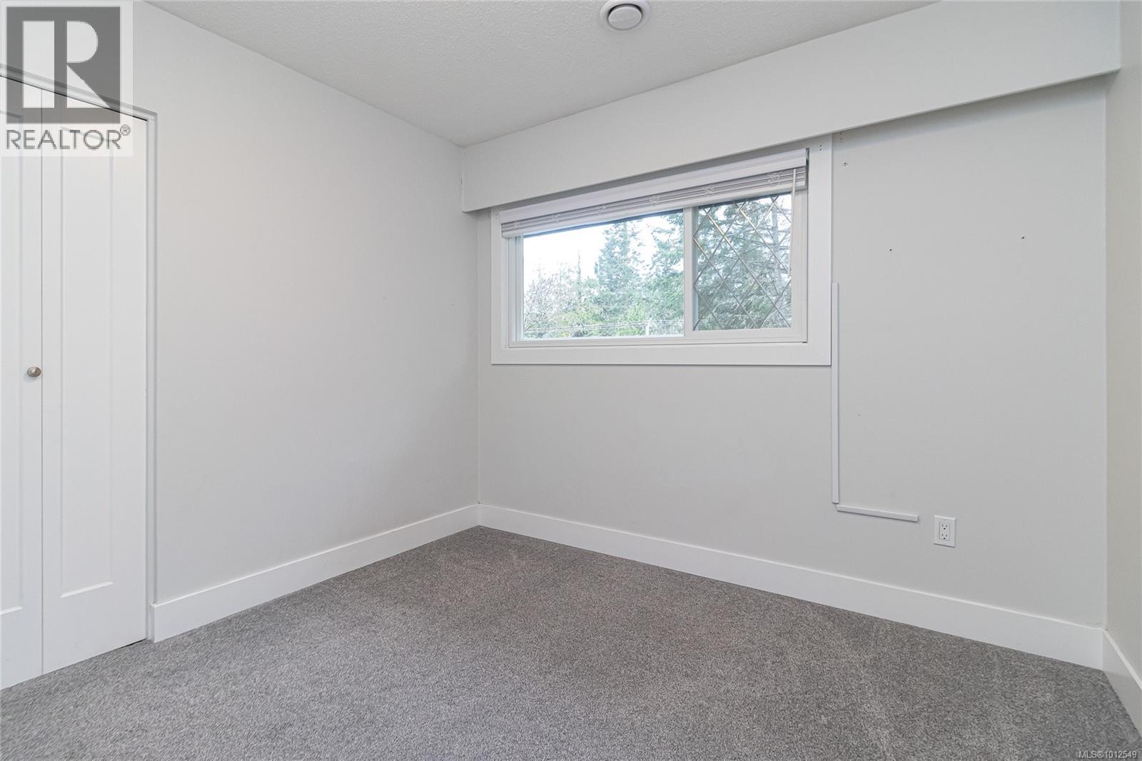  1077 Lands End Road, North Saanich