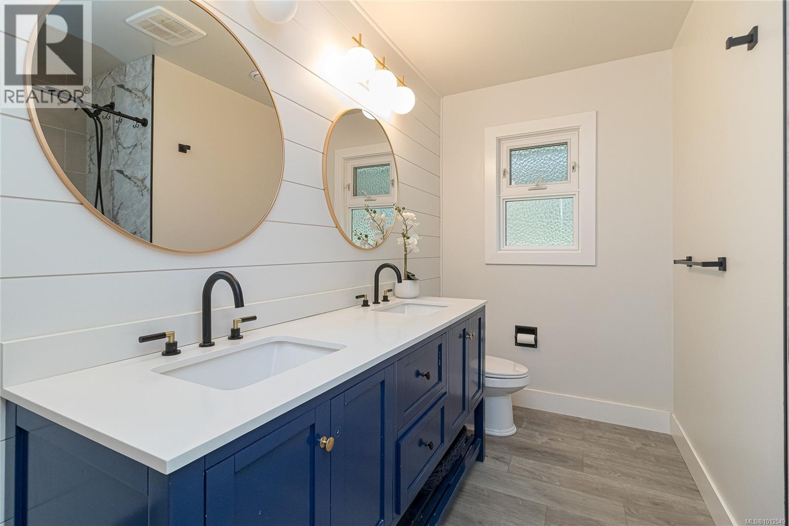  1077 Lands End Road, North Saanich