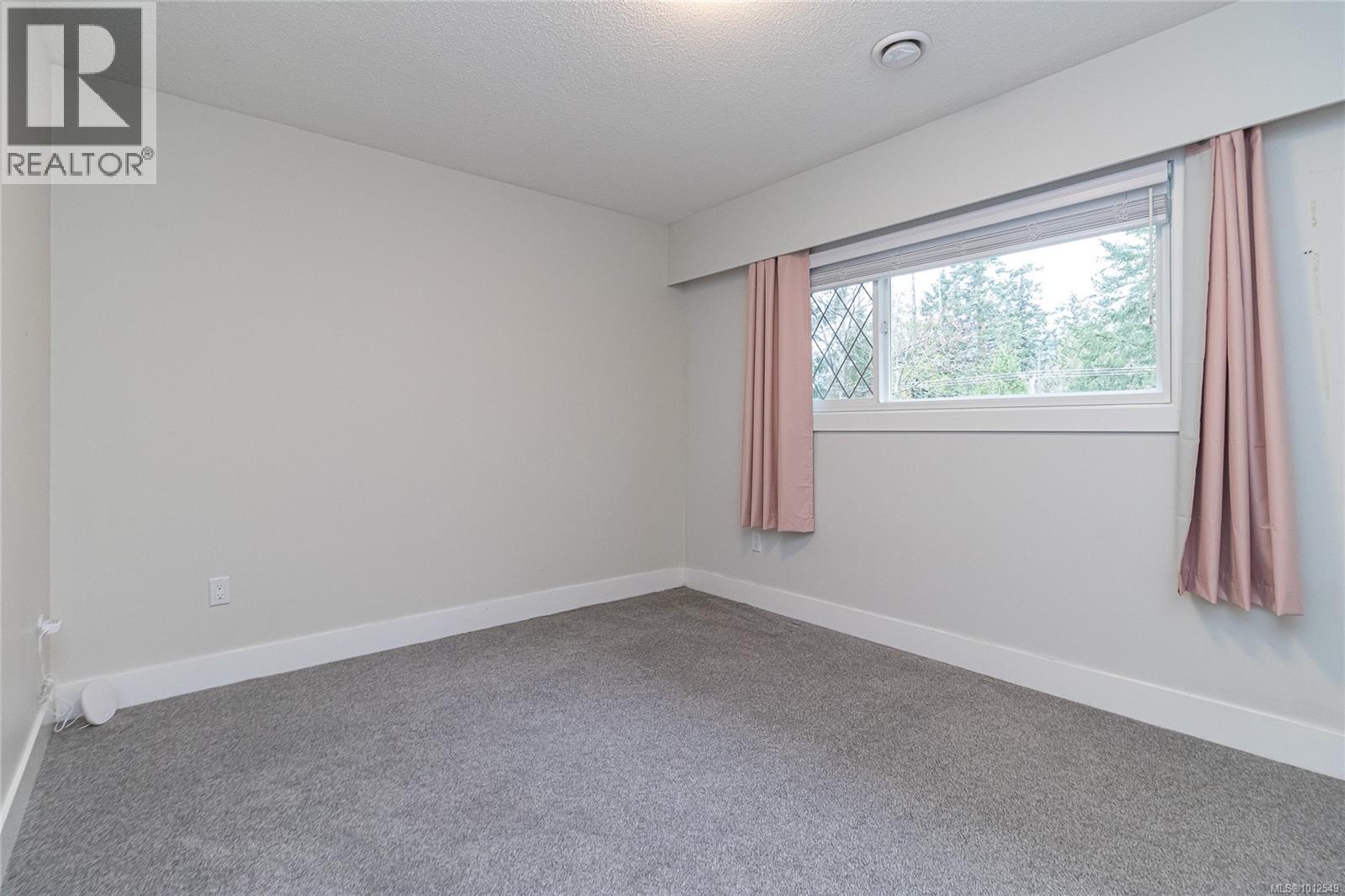  1077 Lands End Road, North Saanich