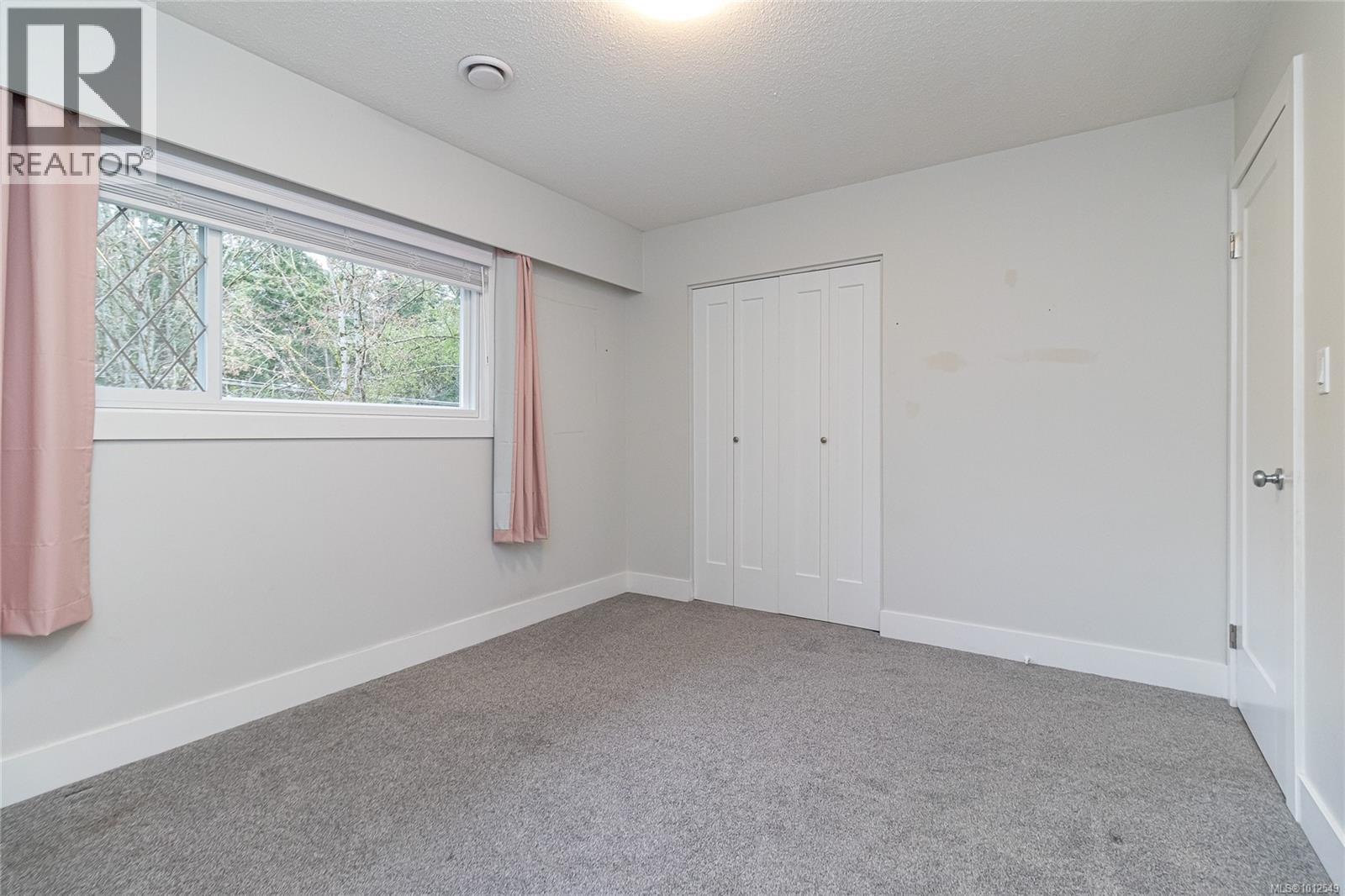  1077 Lands End Road, North Saanich