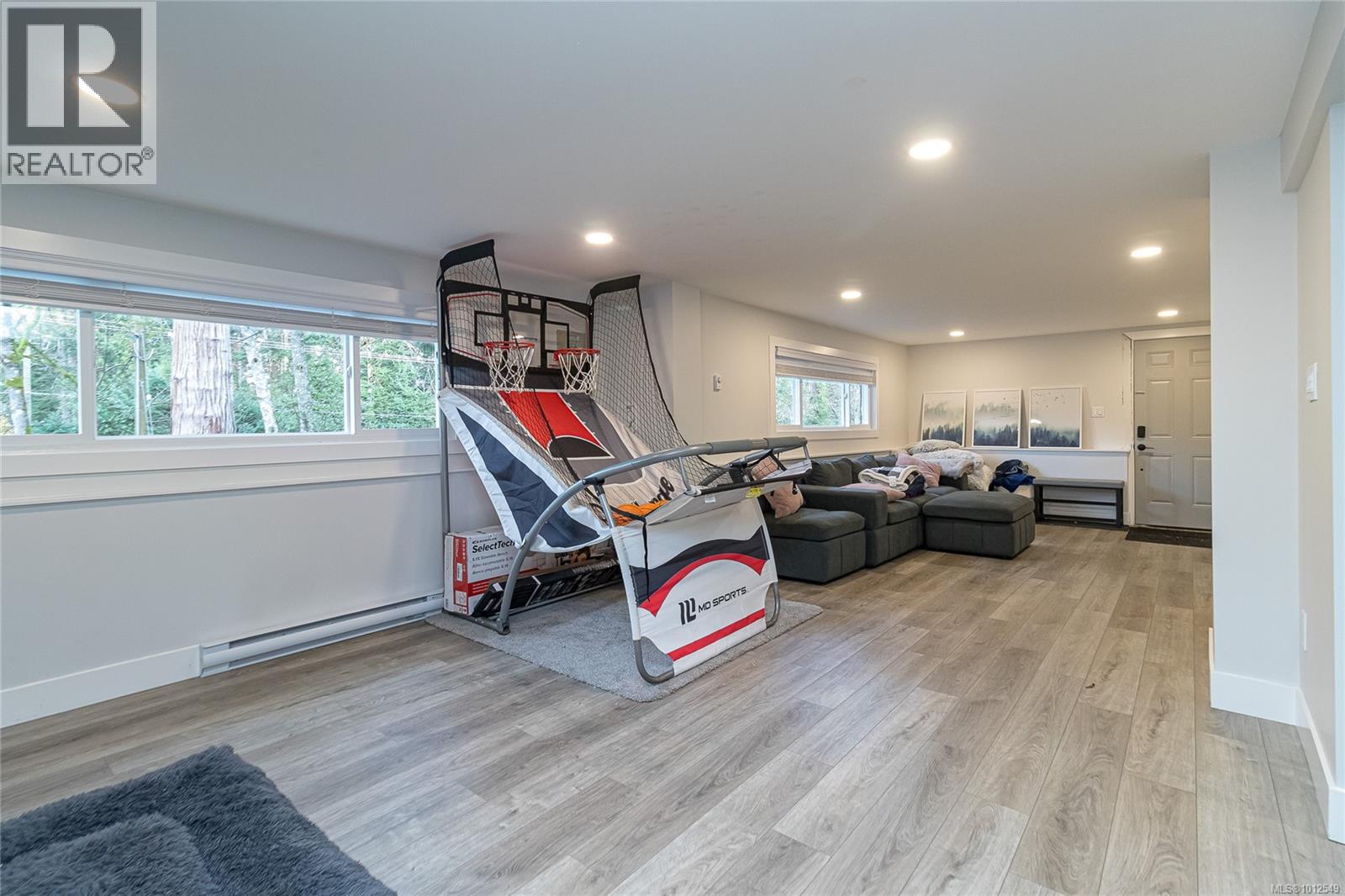  1077 Lands End Road, North Saanich