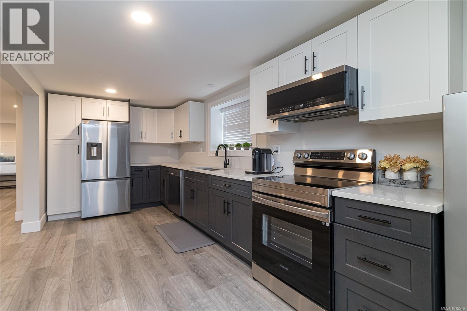  1077 Lands End Road, North Saanich
