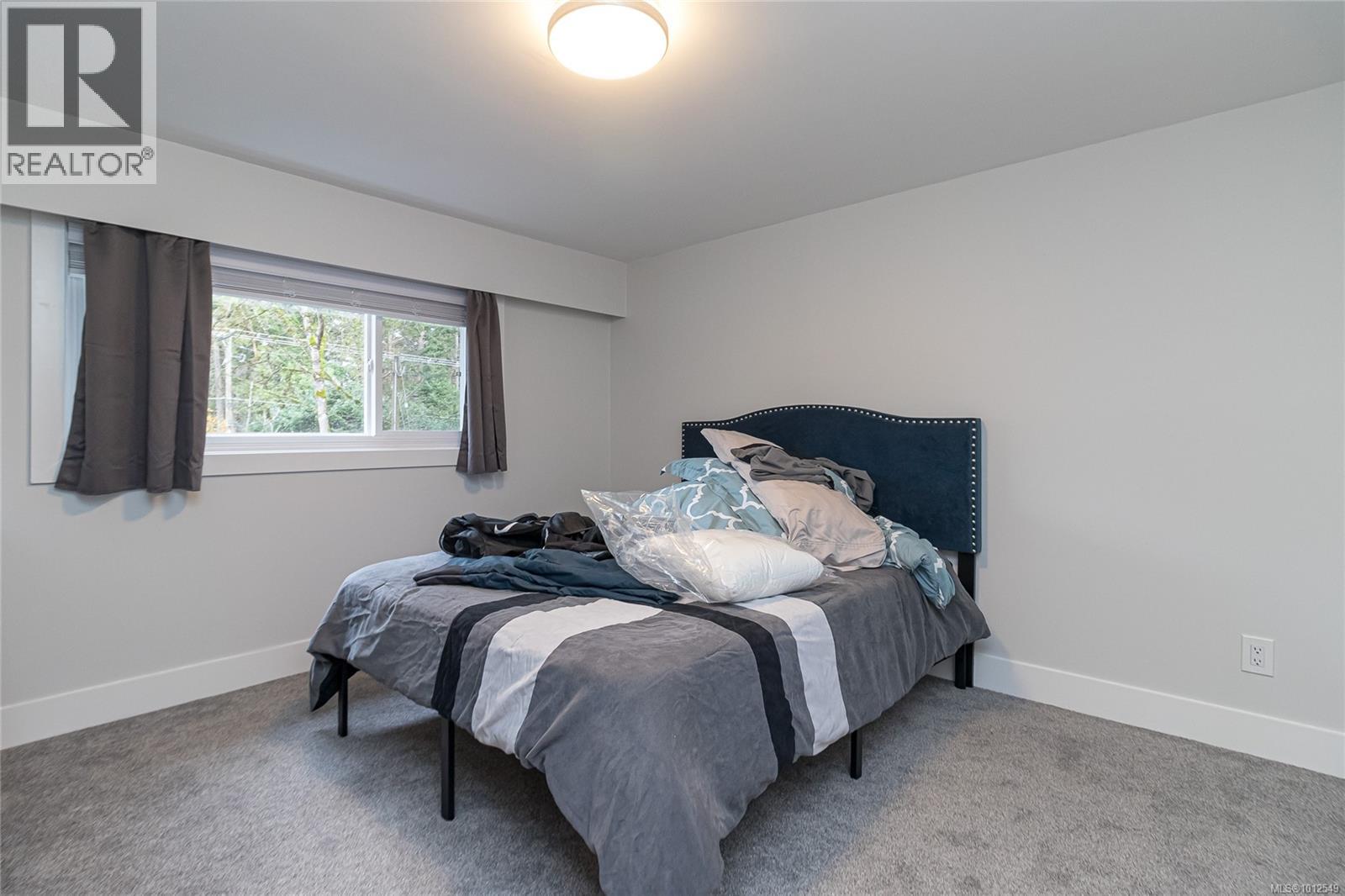  1077 Lands End Road, North Saanich