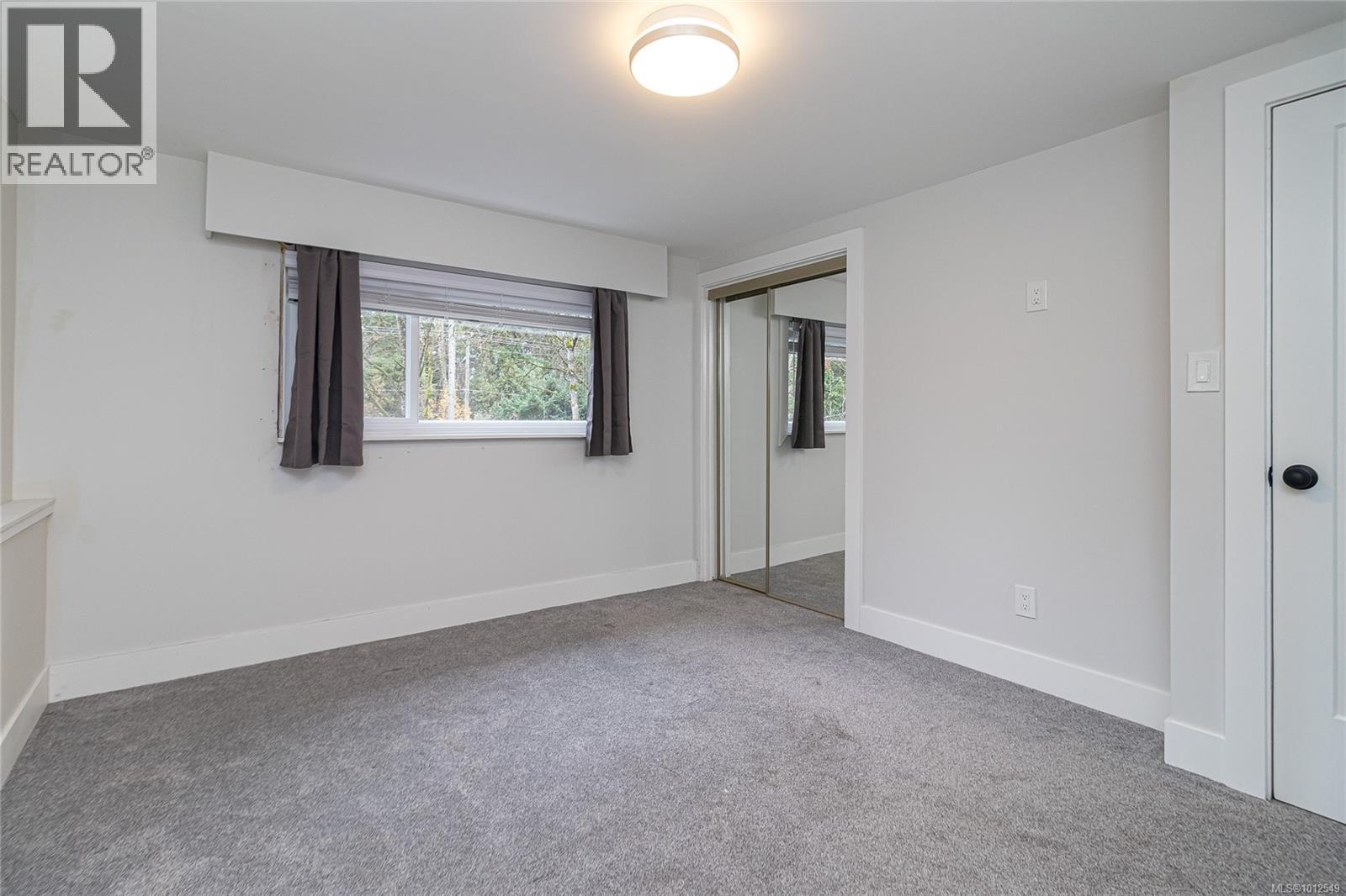  1077 Lands End Road, North Saanich