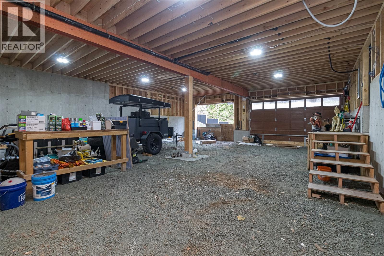  1077 Lands End Road, North Saanich