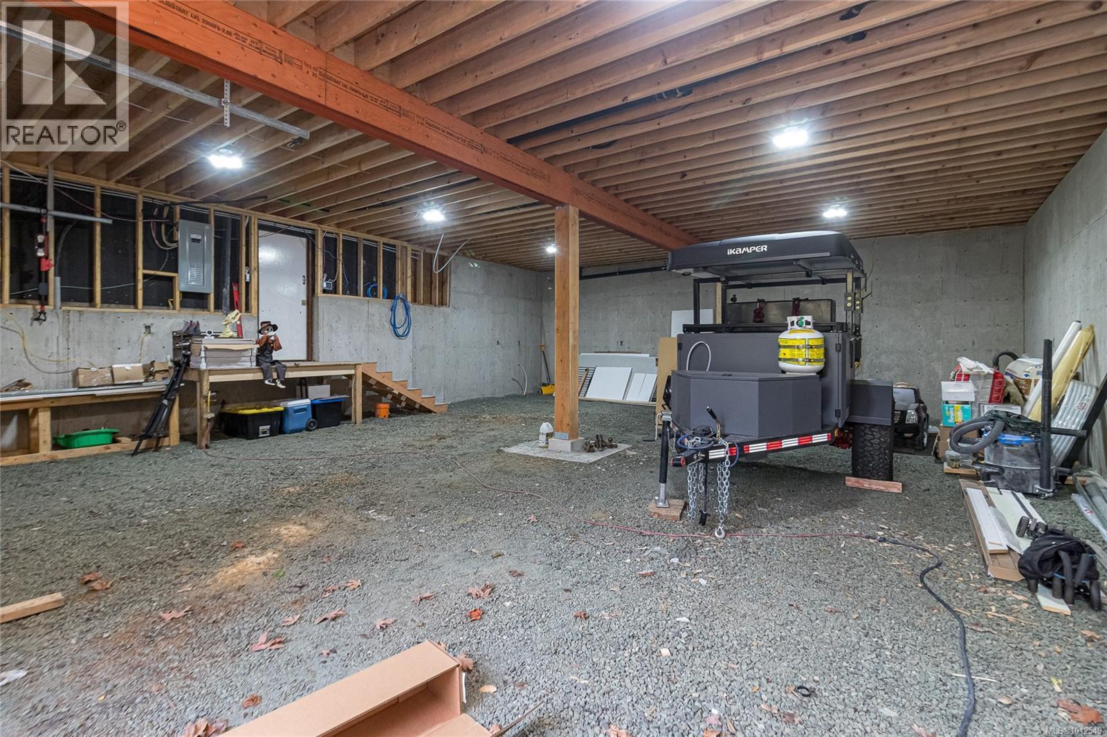  1077 Lands End Road, North Saanich