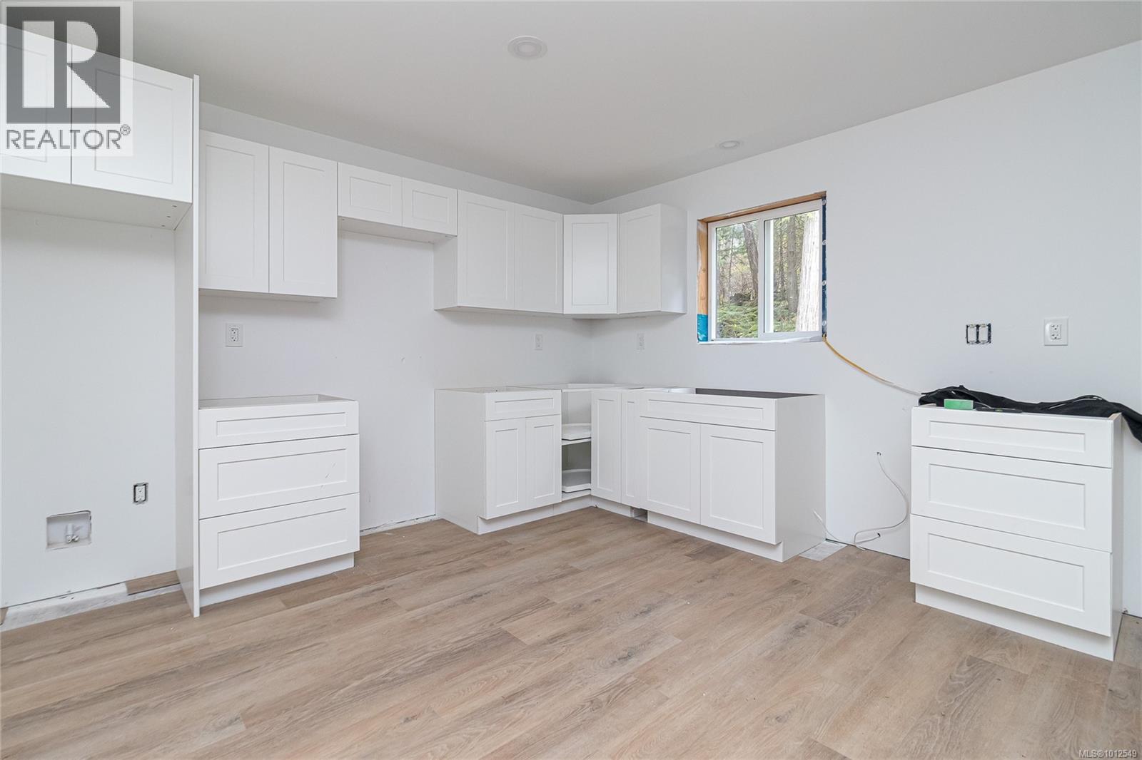  1077 Lands End Road, North Saanich