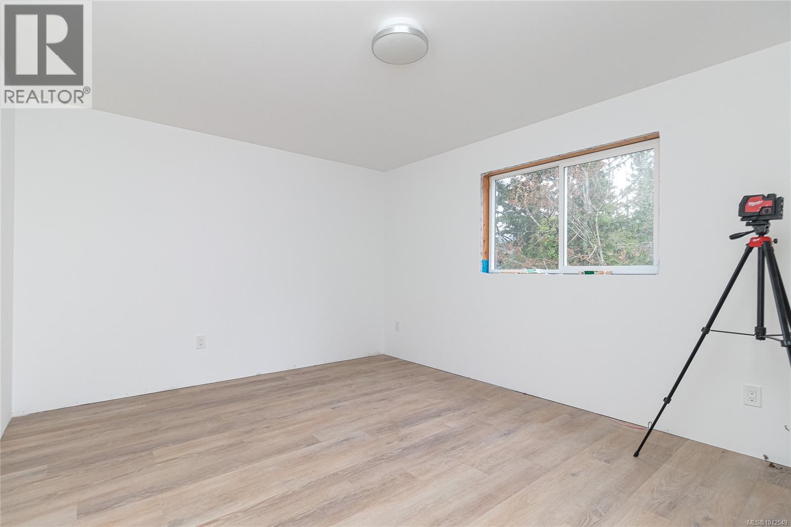  1077 Lands End Road, North Saanich