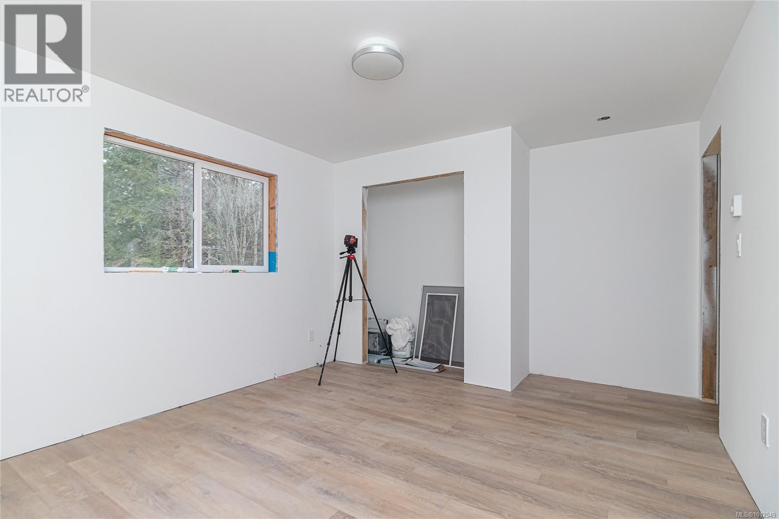  1077 Lands End Road, North Saanich