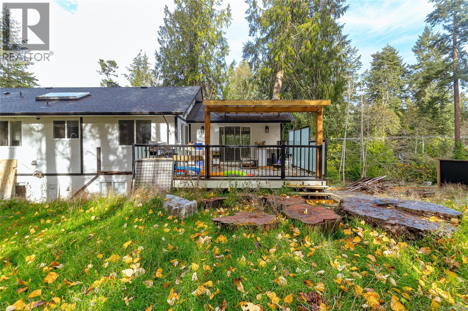  1077 Lands End Road, North Saanich