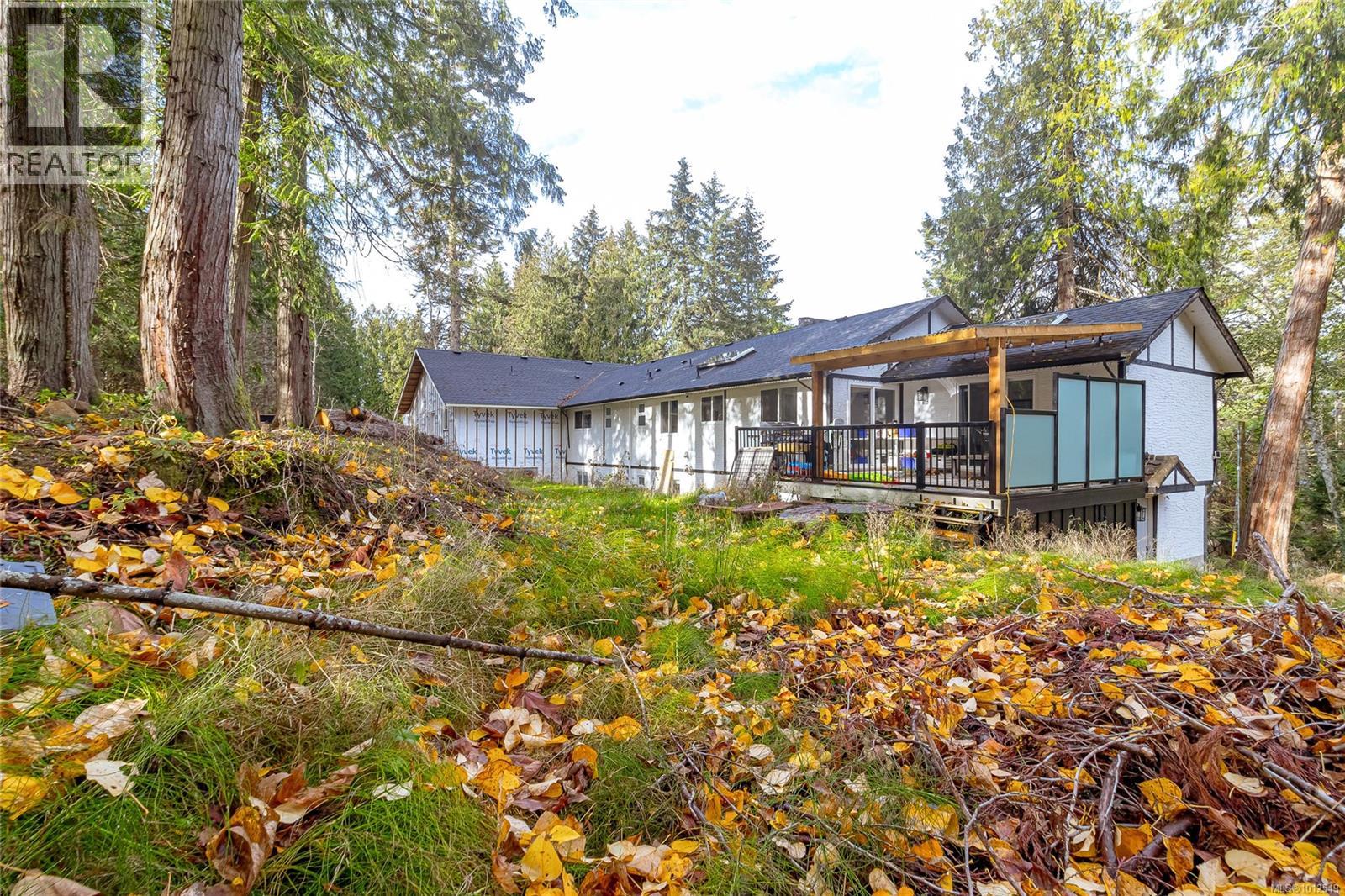  1077 Lands End Road, North Saanich