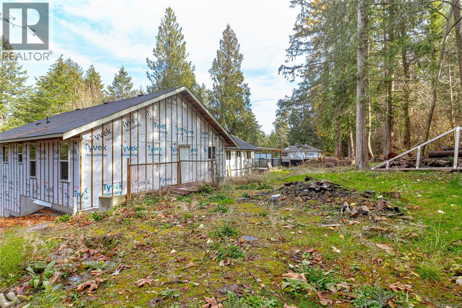  1077 Lands End Road, North Saanich