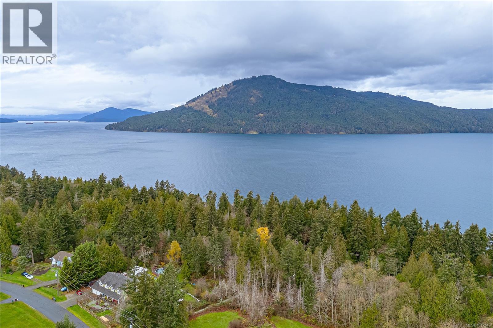  1077 Lands End Road, North Saanich