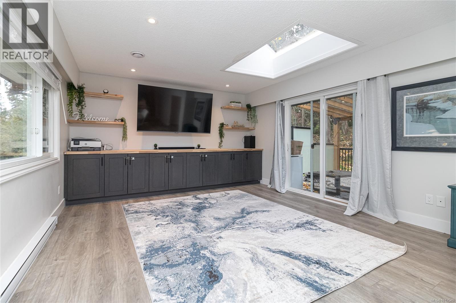  1077 Lands End Road, North Saanich
