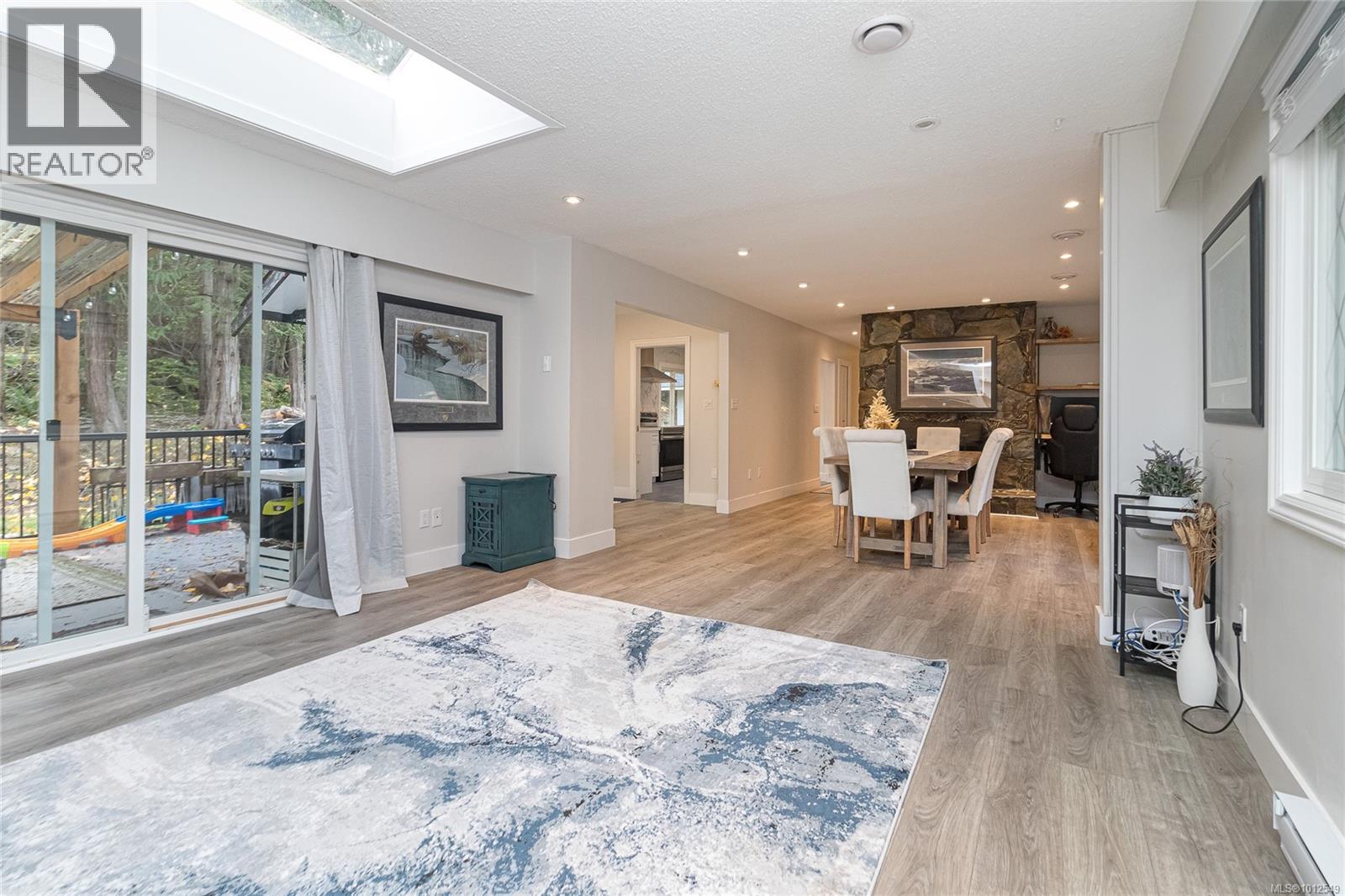  1077 Lands End Road, North Saanich