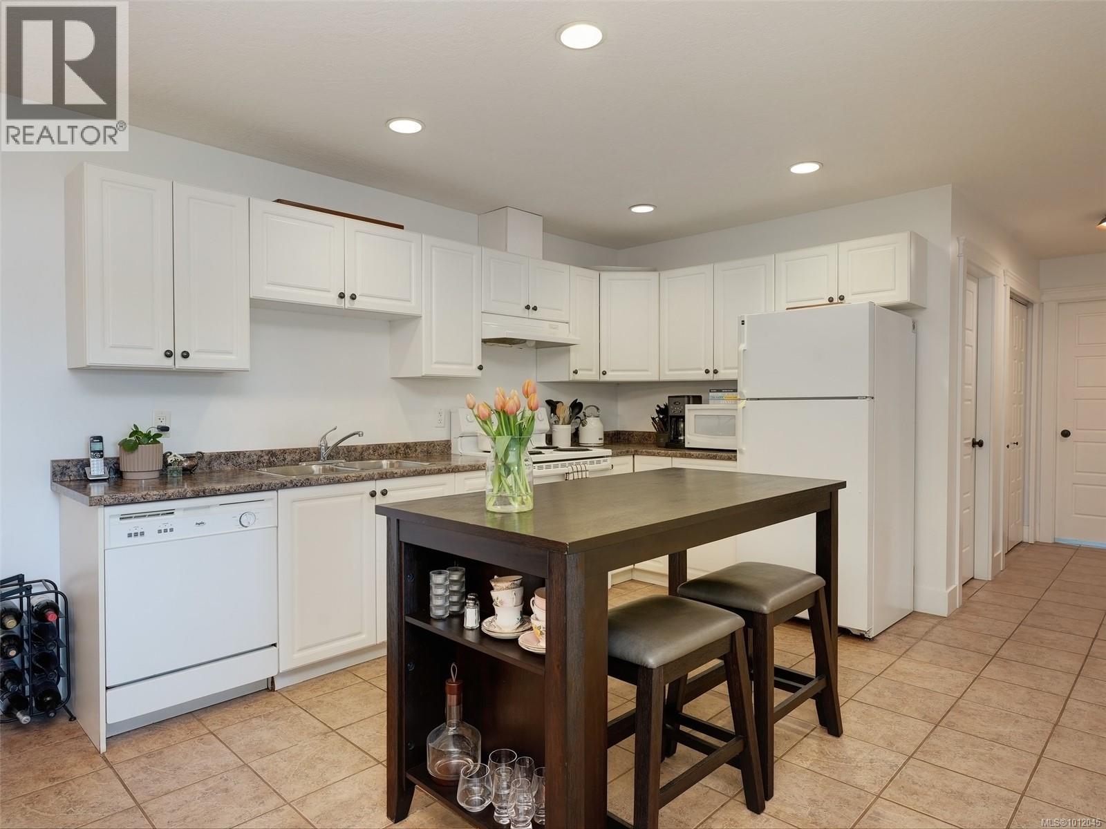 Photo 37 of 402 Latoria Rd, Colwood BC
