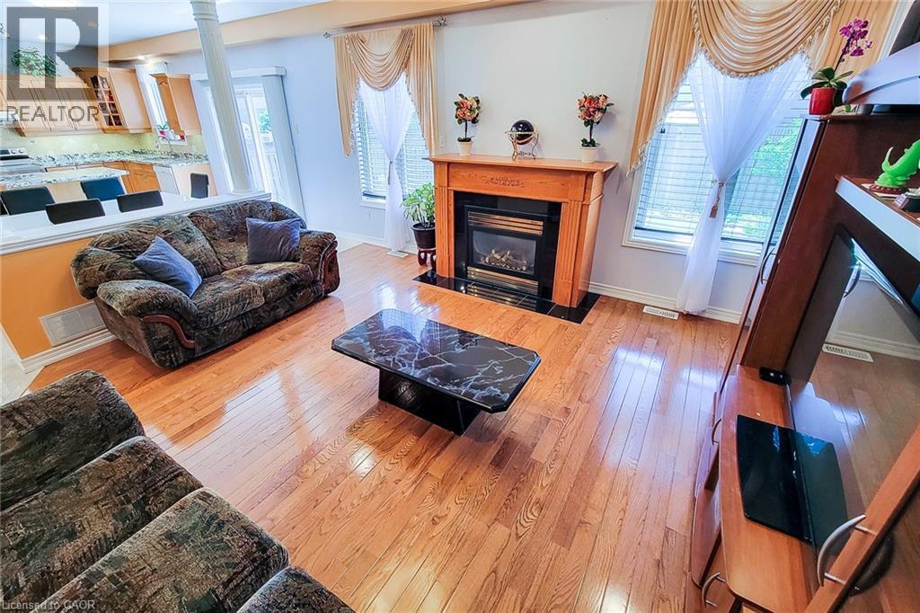 Photo 15 of 26 Colin Crescent, Hamilton ON