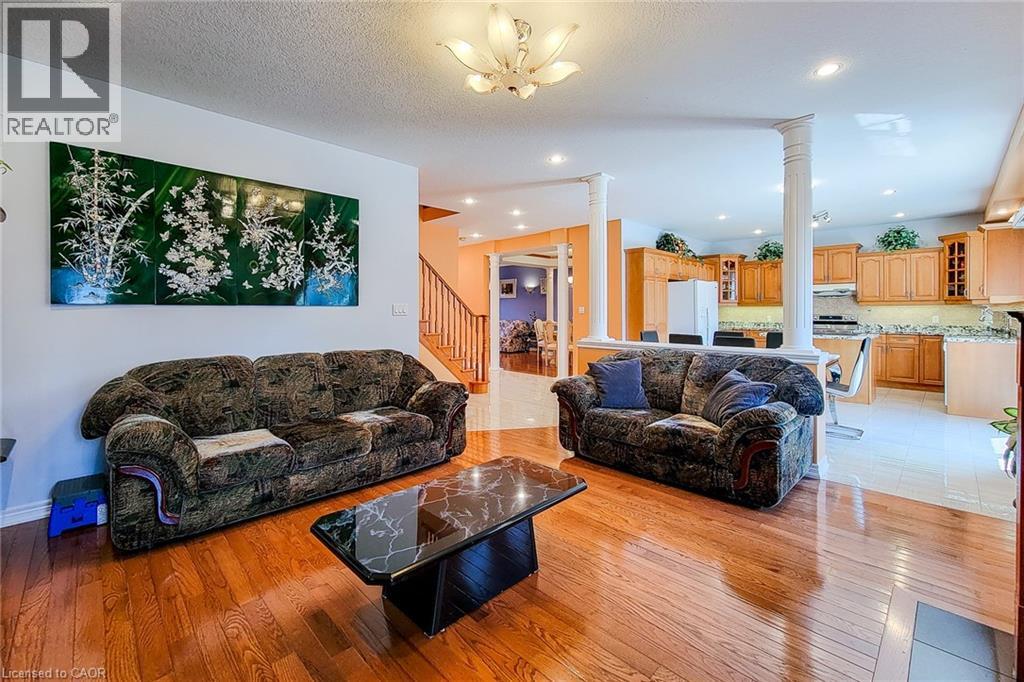 Photo 16 of 26 Colin Crescent, Hamilton ON