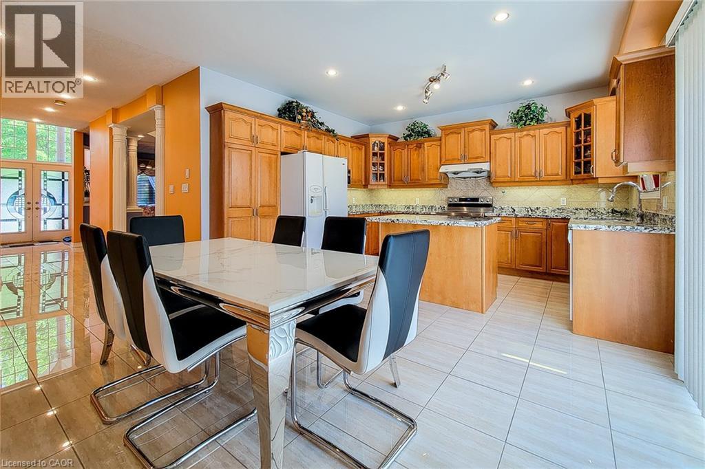 Photo 17 of 26 Colin Crescent, Hamilton ON