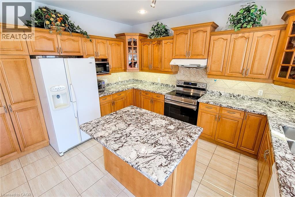 Photo 18 of 26 Colin Crescent, Hamilton ON