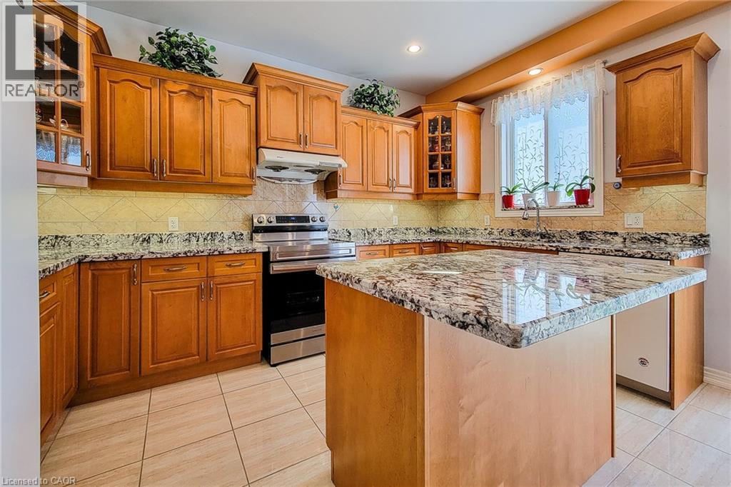 Photo 19 of 26 Colin Crescent, Hamilton ON