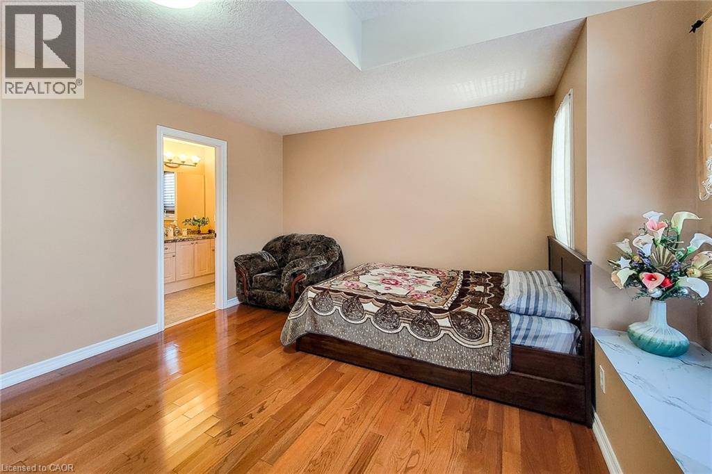 Photo 33 of 26 Colin Crescent, Hamilton ON