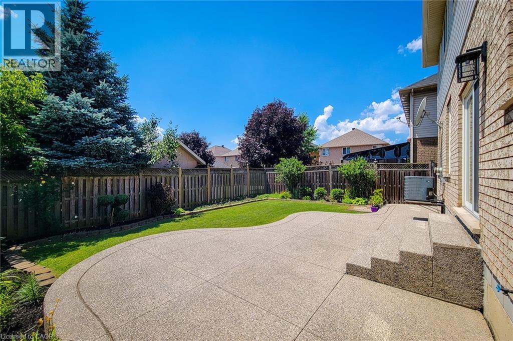 Photo 5 of 26 Colin Crescent, Hamilton ON