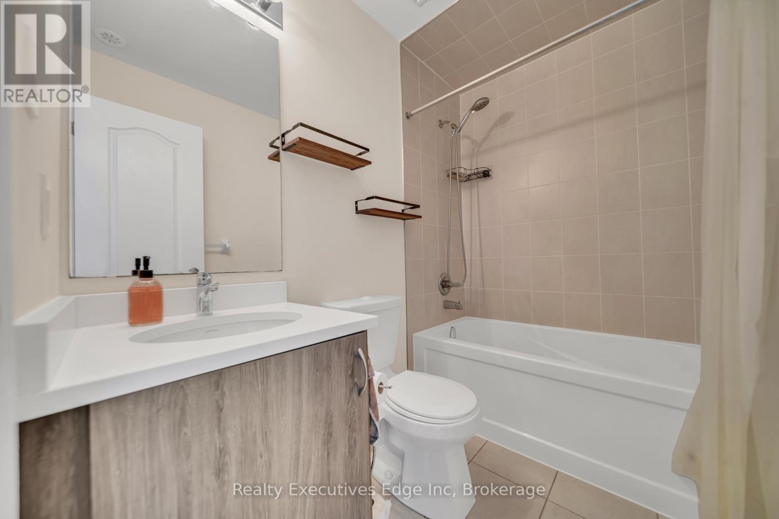 Photo 11 of 252 Law Drive, Guelph ON