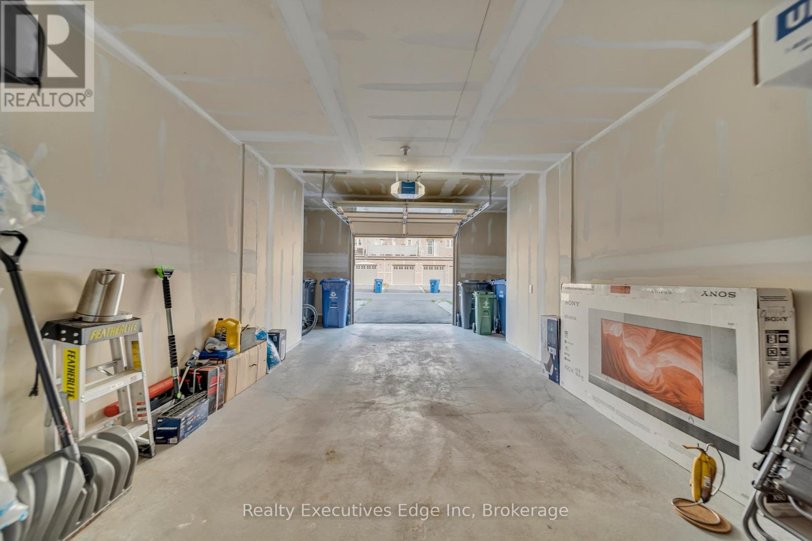Photo 13 of 252 Law Drive, Guelph ON