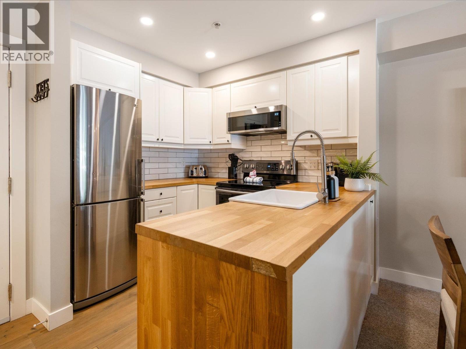 109 2050 LAKE PLACID ROAD, Whistler