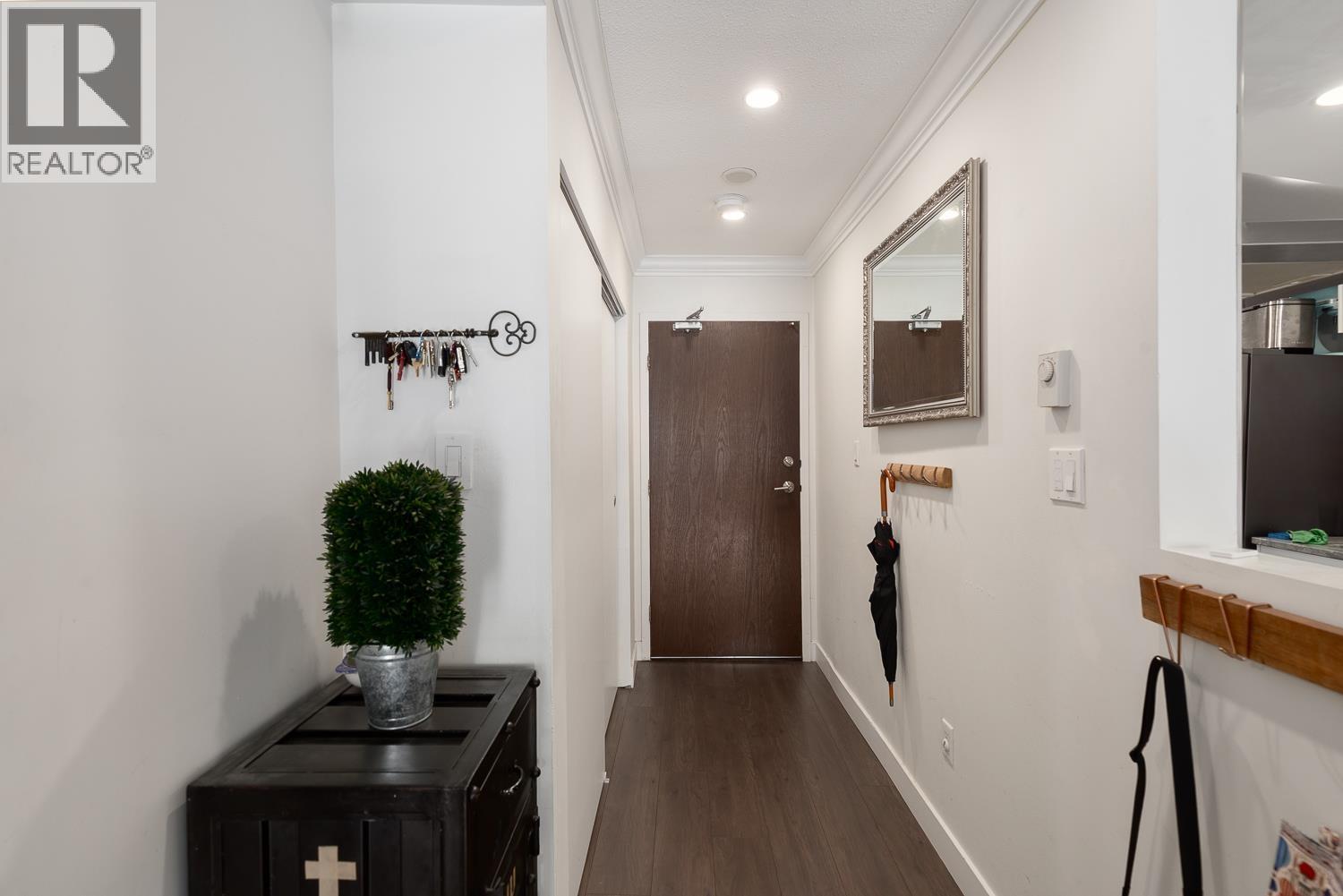 Photo 3 of 304 1352 W 10th Avenue, Vancouver BC