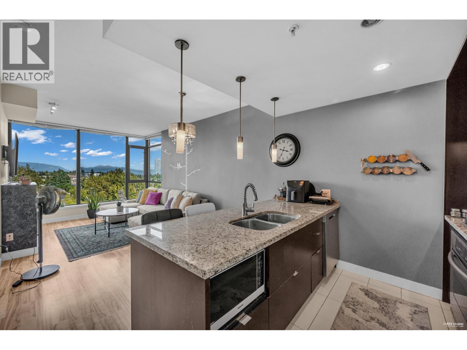 Photo 12 of 1606 7088 18th Avenue, Burnaby BC