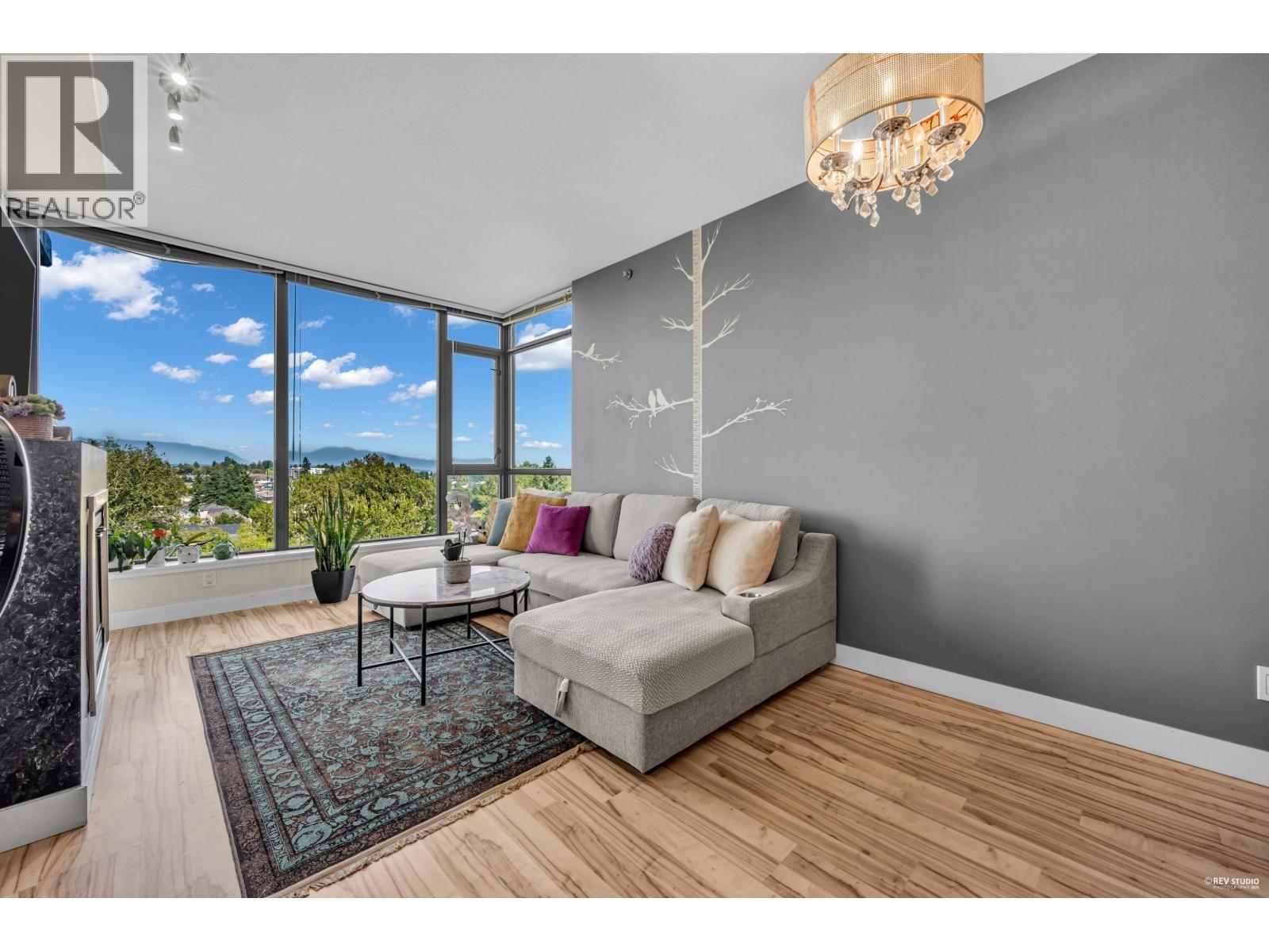 Photo 2 of 1606 7088 18th Avenue, Burnaby BC