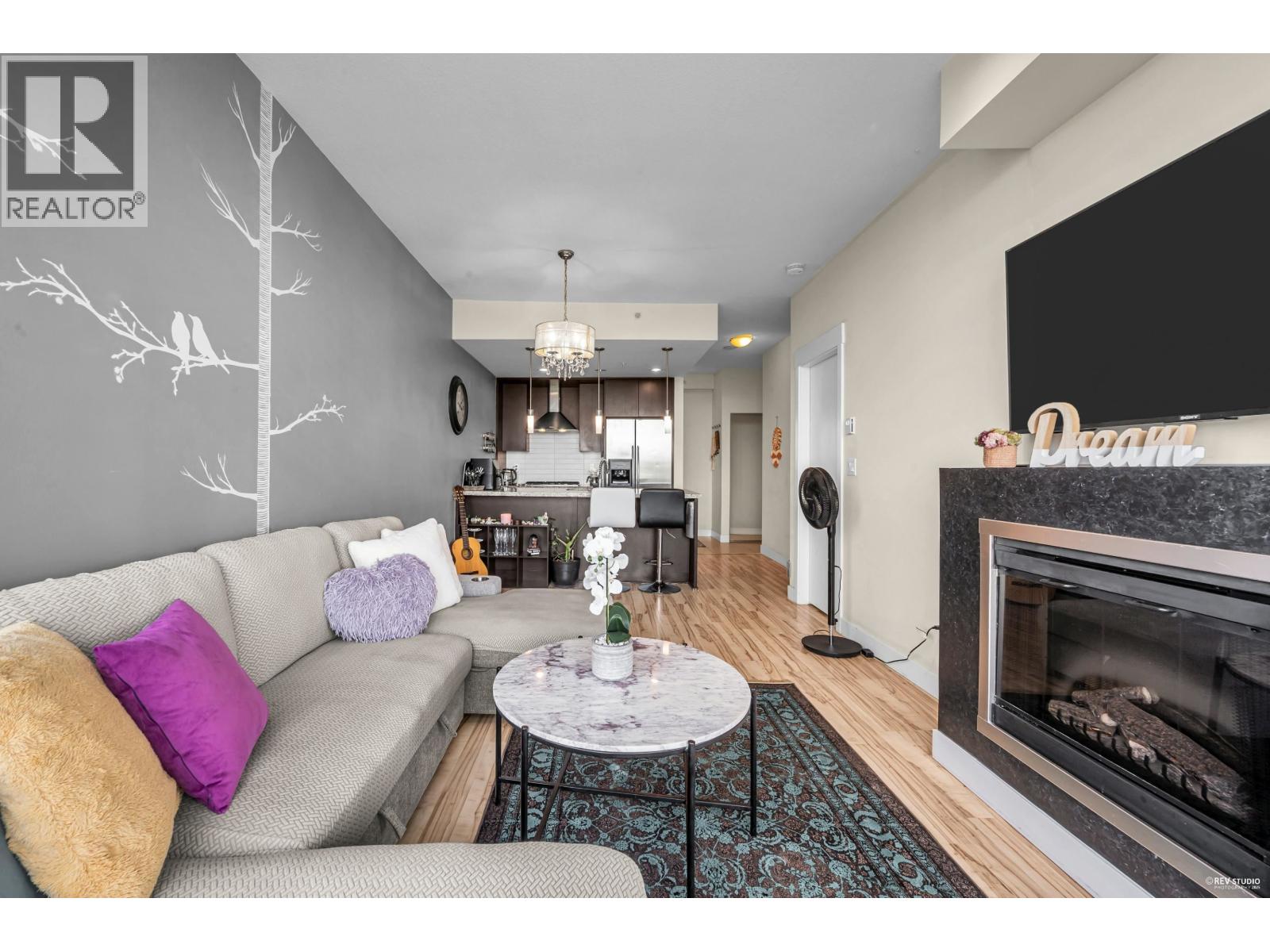 Photo 5 of 1606 7088 18th Avenue, Burnaby BC