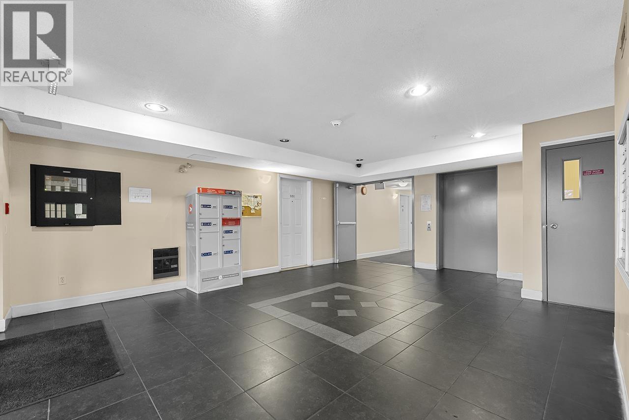 Photo 4 of 211 5818 Lincoln Street, Vancouver BC