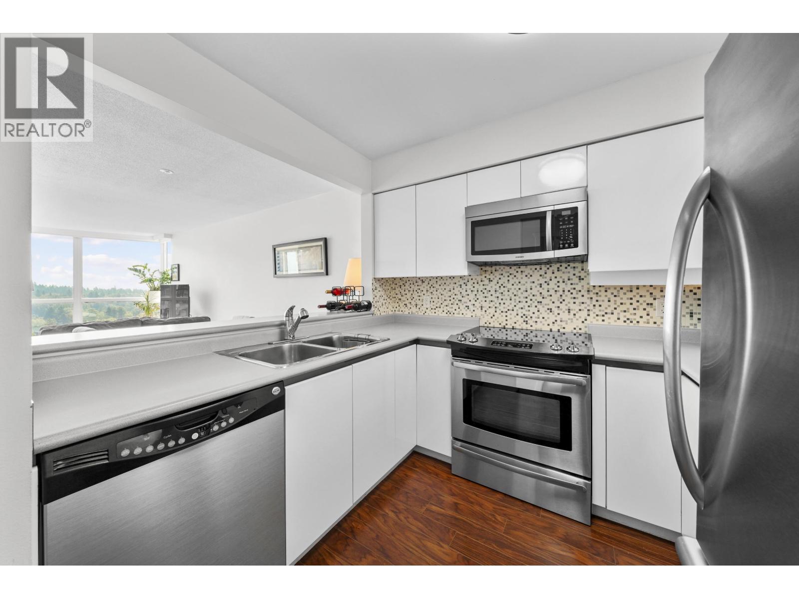 Photo 4 of 1405 3071 Glen Drive, Coquitlam BC