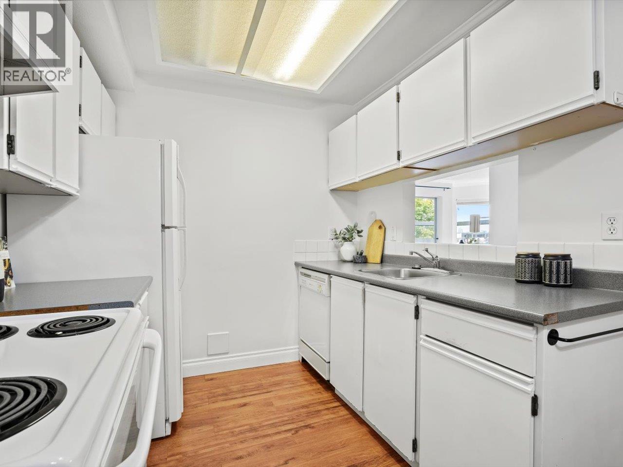 Photo 8 of 110 1345 W 4th Avenue, Vancouver BC