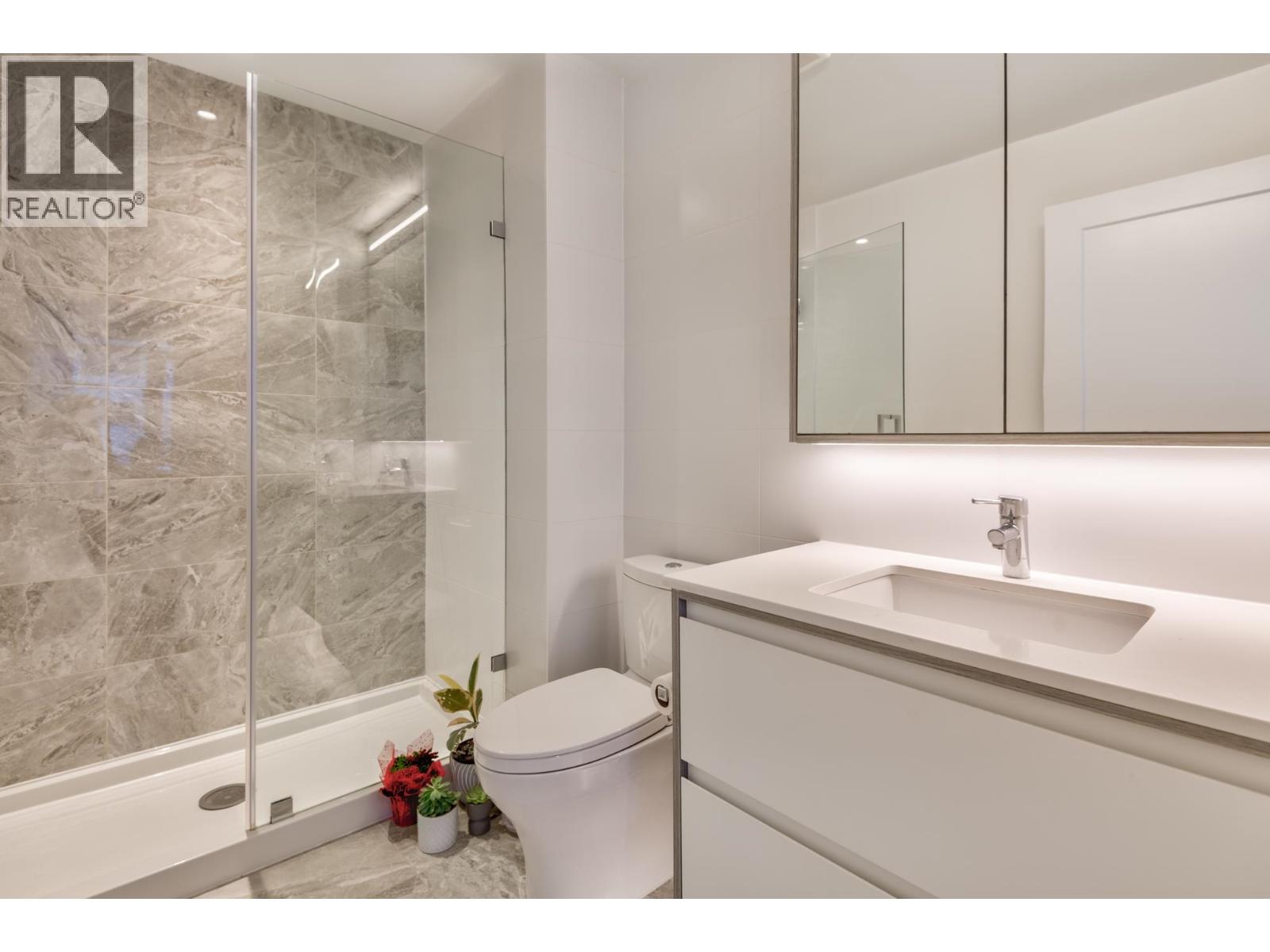 Photo 16 of 603 2288 Alpha Avenue, Burnaby BC